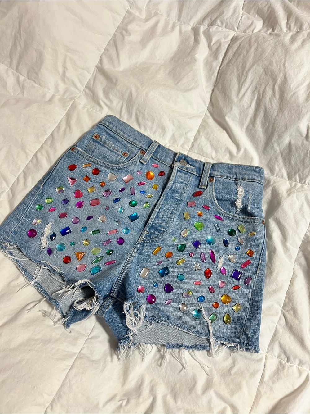 Levis rib cage Denim High-Rise shorts with hand sewn gems size 28 - Picture 2 of 10